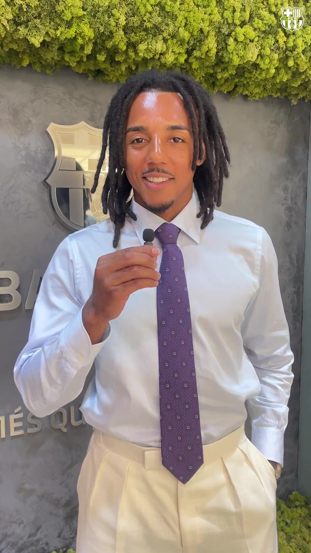 MK体育官网-续约至2030年！巴萨官方社媒晒孔德签署新合同视频