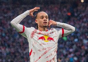 记者:红牛CEO明茨拉夫亲自介入西蒙斯交易,球员互换是可行方案