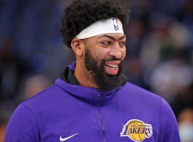 MK体育官网-浓眉明确湖人新赛季定位 认为韦少需要增加侵略性