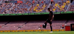 1659697042062078694.gif lewandowski presentacion 4.gif