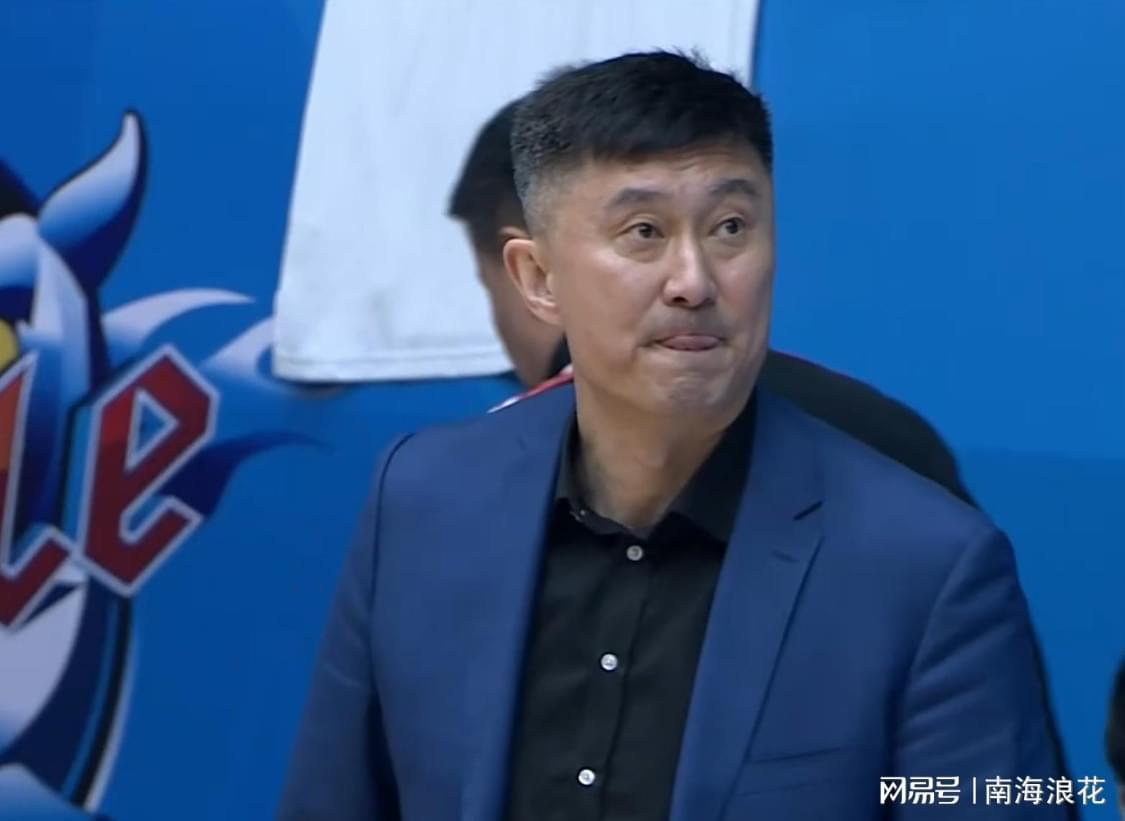 MK体育下载-4场连续0分！为何国家队著名射手被杜锋用成废人？球迷一针见血